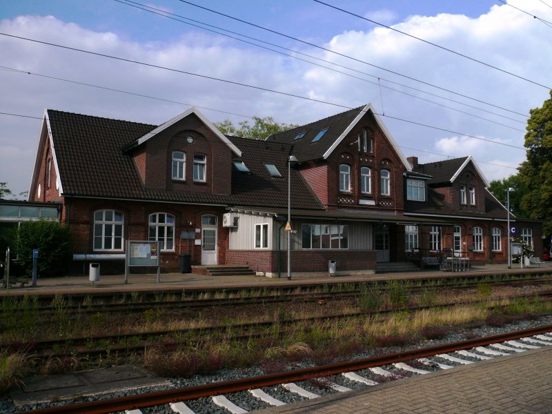 Das Bahnhofsgebude Bad Zwischenahn am 23.6.2007.