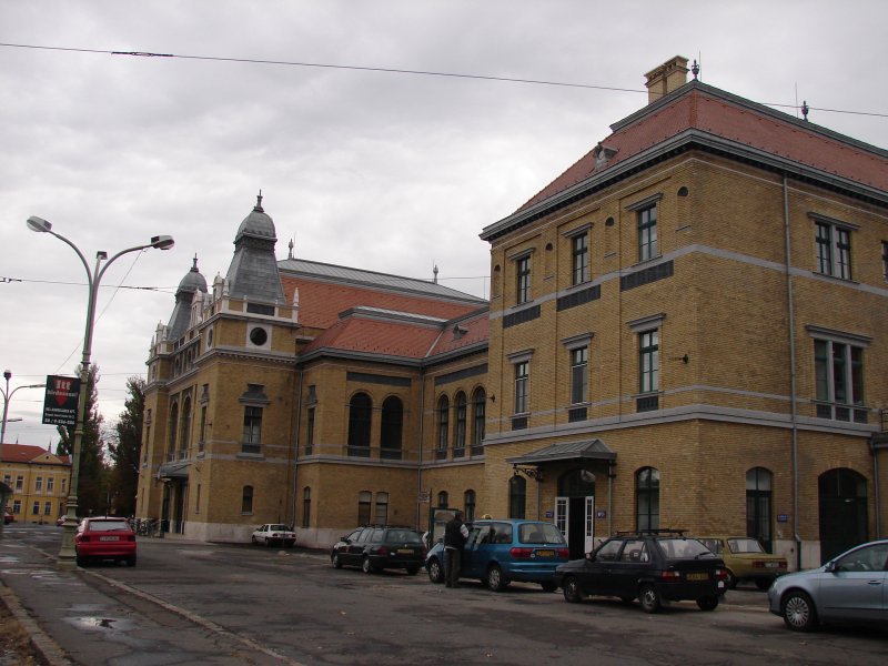 Das Bahnhofsgebude vom Bahnhof Szeged in UNgarn (Grenze nach Serbien). Aufgenommen am 22.10.2007
