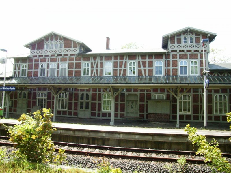 Das Bahnhofsgeb�ude von Dissen am 12.5.2007.