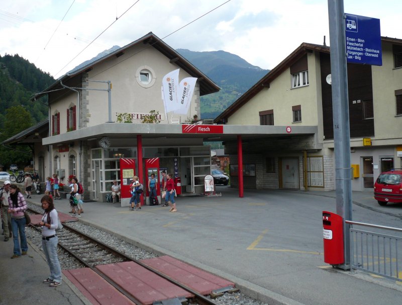Das Bahnhofsgebude Fiesch am 13.8.2007