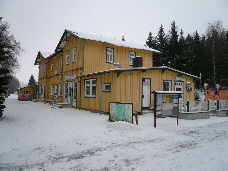 Das Bahnhofsgebude Hasselfelde am 2.2.2009.