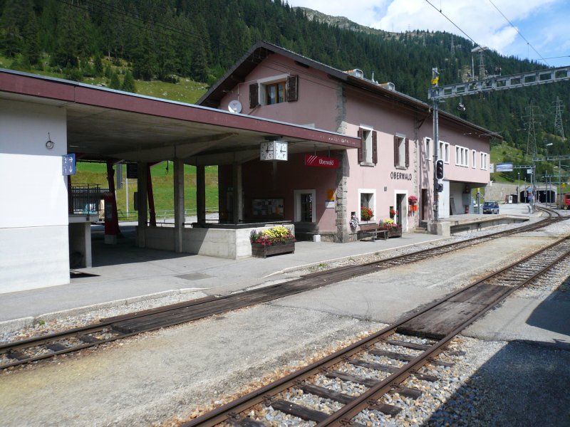 Das Bahnhofsgebude Oberwald auf der Matterhorn Gotthard Bahn am 13.8.2007