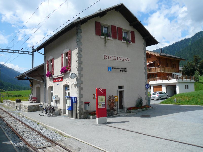 Das Bahnhofsgebude Reckingen auf der Matterhorn Gotthard Bahn am 13.8.2007