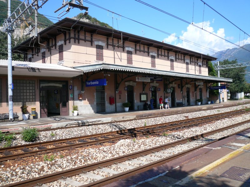 Das Bahnhofsgeb�ude Verbania-Pallanza am 12.8.2007