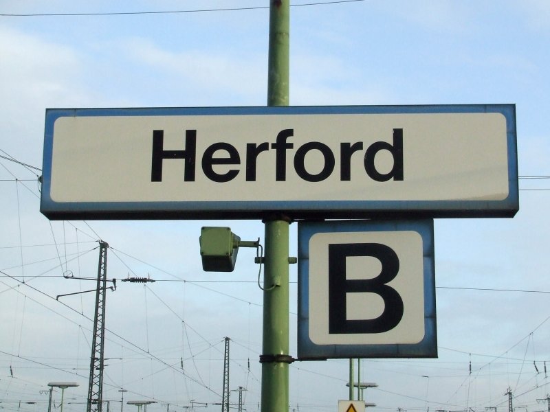 Das Bahnhofsschild von Herford am 02.01.2008