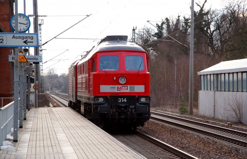 Das beste kam mal wieder zum Schluss: MEG 314 und MEG 606 durchfahren am 08.02.09 Burgkemnitz in Richtung Berlin.
