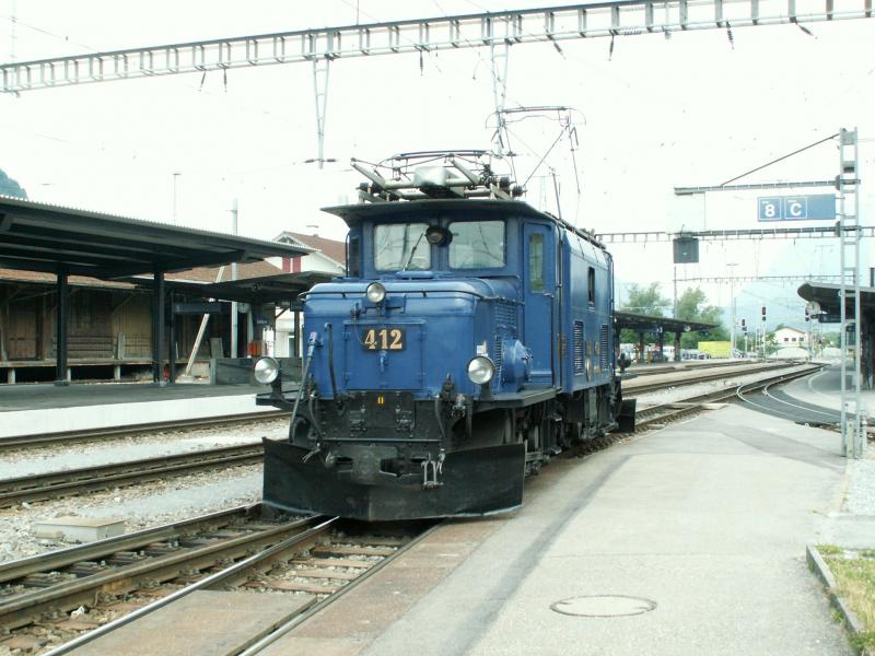 Das blaue RhB Krokodil CC 6/6 Nr.412 am 17.06.05 beim rangieren in Landquart