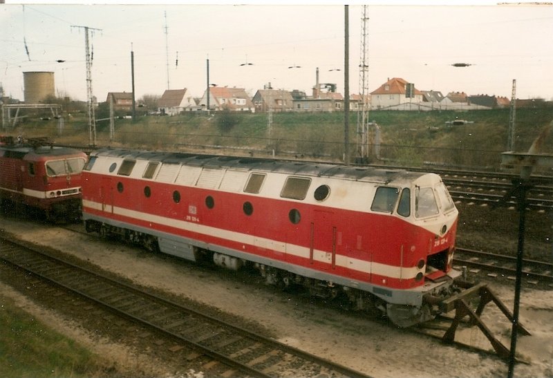Das Bw Stralsund hatte die Baureihe 219 nie in seinen Bestand.Im April 1997 hatte die 219 129 einen Termin in der Stralsunder Werkstatt.