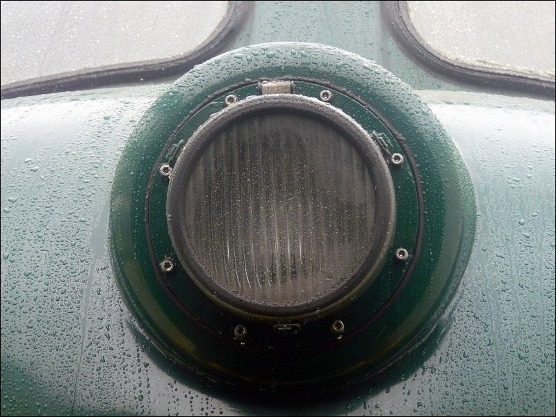 Das dritte Licht der Diesellok 5404 im Regen fotografiert am 18.05