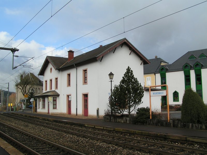 Das ehemalige Bahnhofsgebude von Wilwerwiltz aufgenommen am 11.12.07.