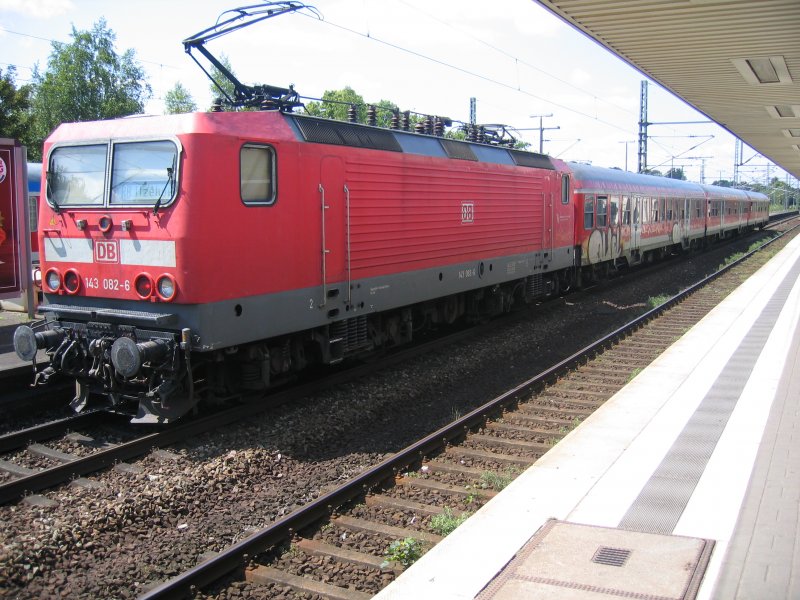 Das ist ein Zug am Bahnhof Pinneberg. vom 03.6.07.