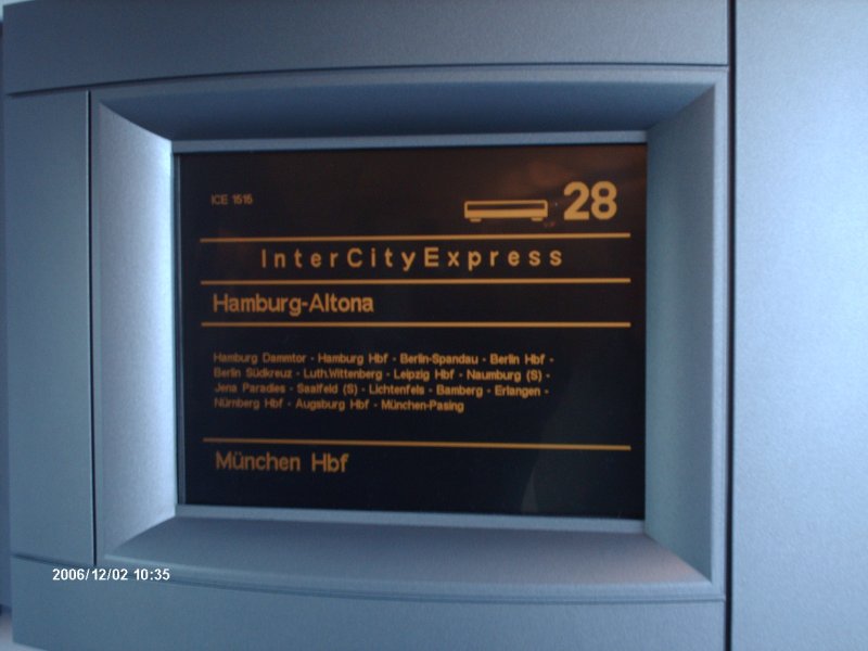 Das elektronische Innendisplay eines ICE, der nach Mnchen Hbf unterwegs ist.