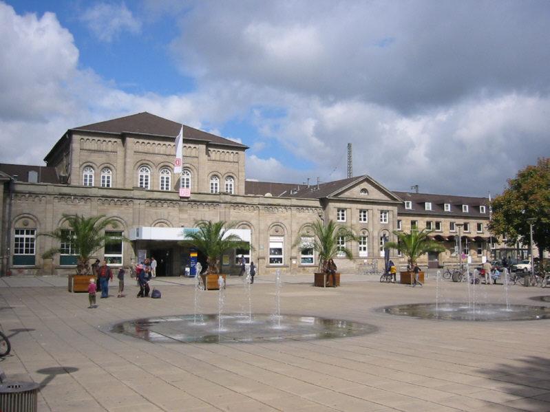 Das Empfangsgebude des Bahnhofs in Gttingen, aufgenommen am 31.08.2003.