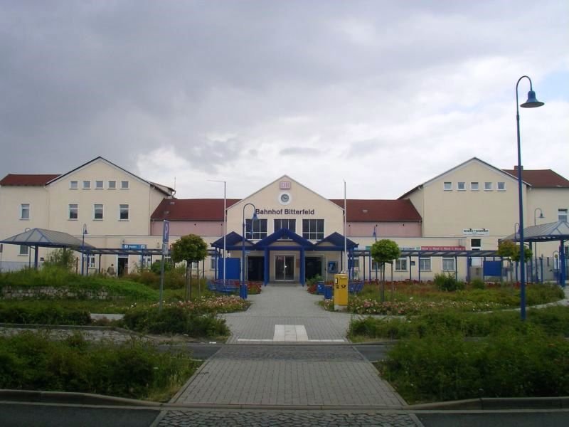 Das Empfangsgebude des Bf Bitterfeld. 