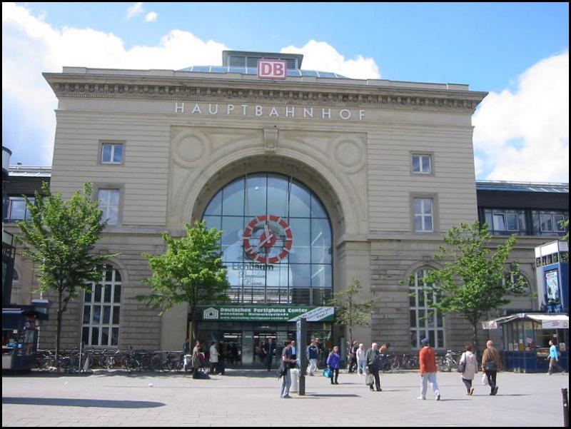Das Empfangsgebude von Mannheim Hbf, aufgenommen am 24.05.2006.