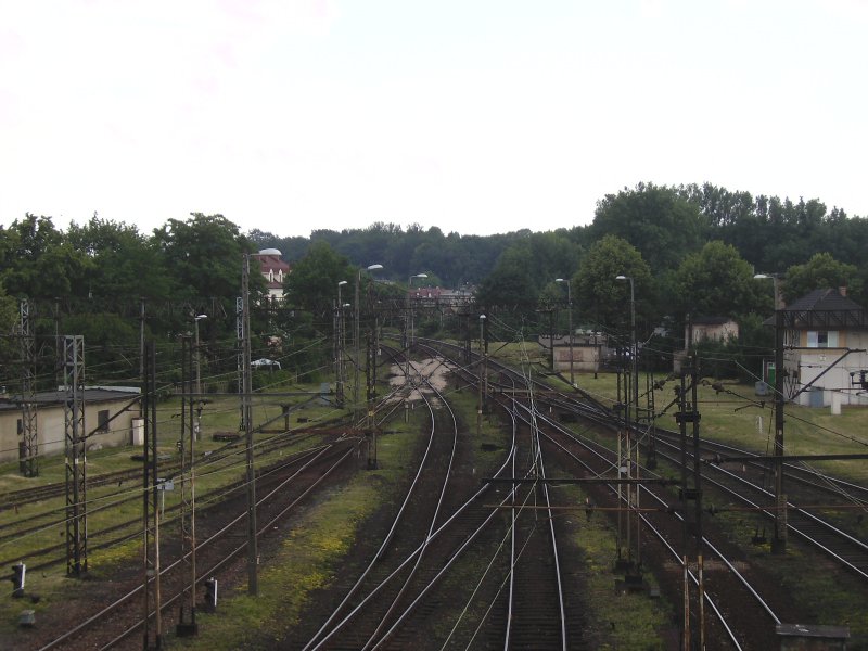Das Ende des Bahnhofes Tarnowksie Gory, die Strecke fhrt nach Bytom, Chorzow und Katowice!