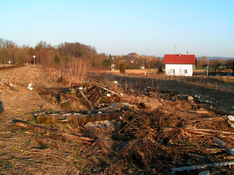  Das Ende der Signalleitungsmasten  entlang der KBS151; 080226