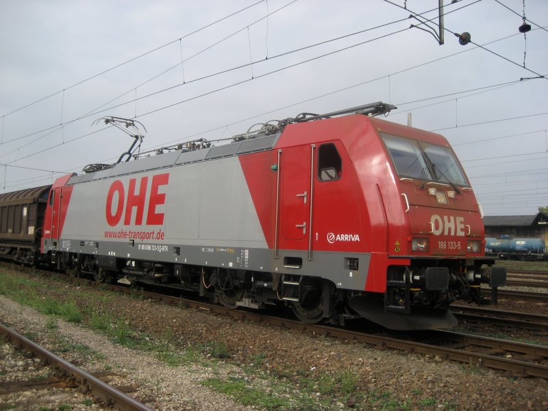 Das erste mal habe ich diese Lok so weit von deutsch-polnischer Grenze gesehen. Das war in Kutno, wann wir am 08.10.2008 mit einem Kesselzug nach Krakw gefahren sind.