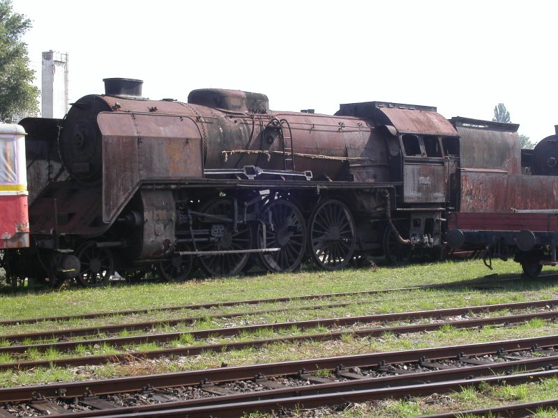 Das Fahrwerk dieser 387er ist dick eingefettet.(Kolbenstange,
Gleitbahnen usw). Im Tschechischen AW Ceske Velenice whre es ein 
leichtes diese Lokomotive in ca. einem Jahr wieder Betriebsfhig zu restaurieren. Das msste allerdings schnell geschehen, da immer mehr
abmontiert wird. Aufnahme beim Heizhaus-Fest in Bratislava am 2.9.06