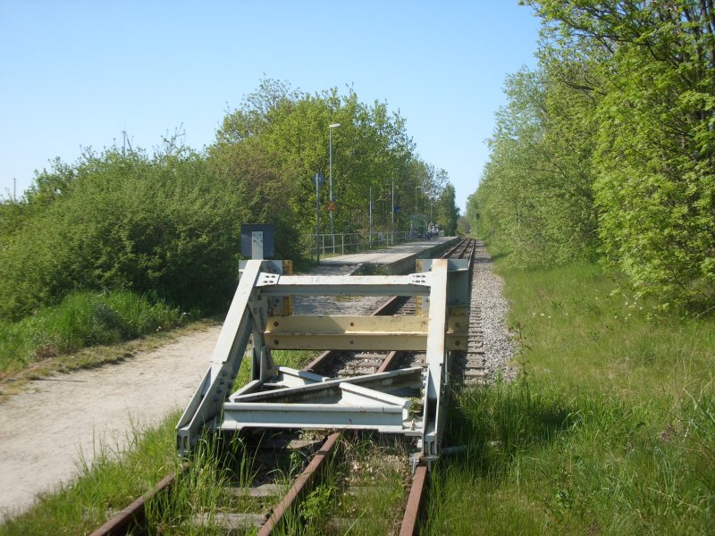 Das Gleisende der Strecke Bergen/Rgen-Lauterbach Mole am 10.05.2008 in Lauterbach Mole.