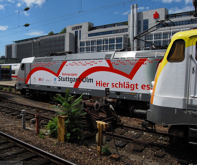 Das Herz Europas. Groes Herz, groe Finanzen, die Wissenschaft bleibt auen vor. Gesehen beim Bahnbildertreffen am 01. August 2009 in Stuttgart.