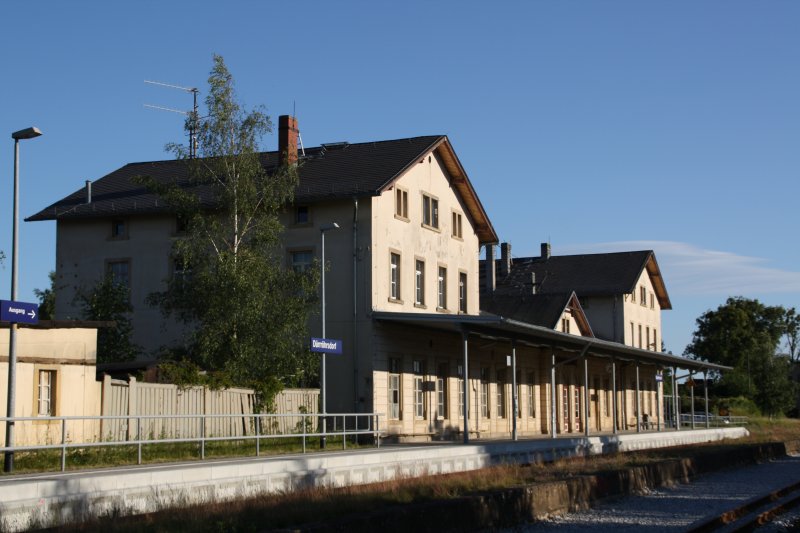 Das in Insellage angelegte Eg des Bahnhof Drrrrsdorf am 13.06.09, von der Arnsdorfer Gleisseite aus gesehen.
