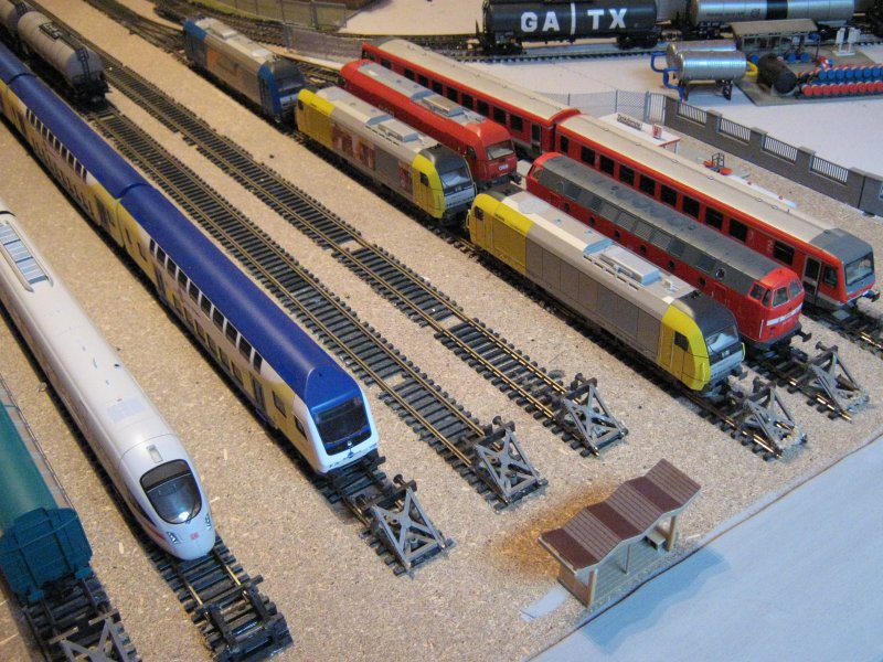 Das kleine Bahnbetriebswerk mit Tank-Gleis ganz aussen beim 628. Noch vllig unausgeschmckt. (in Arbeit)