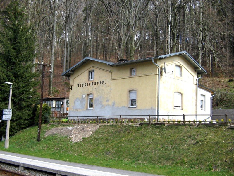 Das kleine Bahnhofsgebude in Witzschdorf an der Zschopautalbahn, 07.04.07