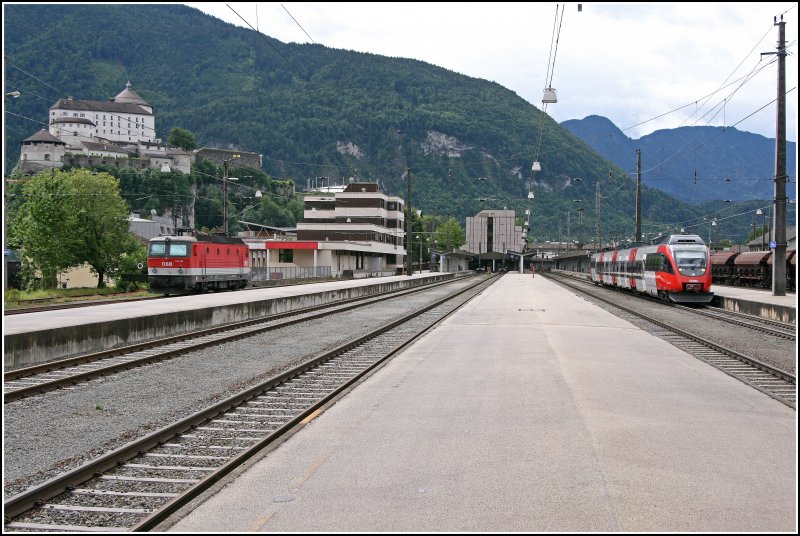 Das letze mal in diesem Urlaub im schnen Kufstein: Ein 4024er fhrt als RB 5108 von Innsbruck nach Rosenheim, whrend die Bludenzer 9181 1144 223-5 im Schutze der Festung Kufstein die Pause verbringt.