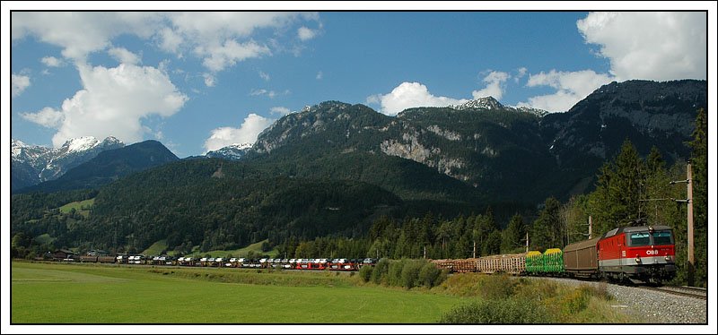 Das letzte Foto, das ich am 14.9.2007 bei dieser Stelle kurz vor Haus im Ennstal gemacht habe, zeigt den G�terzug 54635, der ziemlich im Plan lag. Traktioniert wurde er von 1044 100, die leider auch schon eine Wortmarke tr�gt.