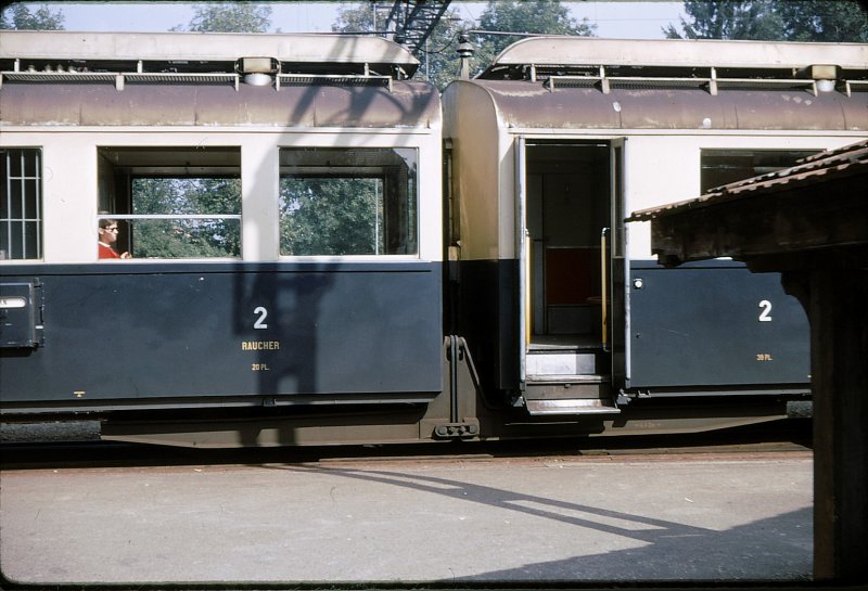Das mittlere Laufdrehgestell des Triebwagens ABDZe4/6 736 der BN. Schwarzenburg, 25.August 1970.