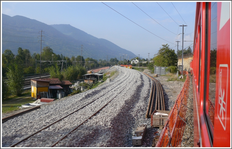 Das neue Gleis ist auf der Sdseite bereits mit einer Weiche angeschlossen, es fehlt noch die Fahrleitung. (24.09.2009)