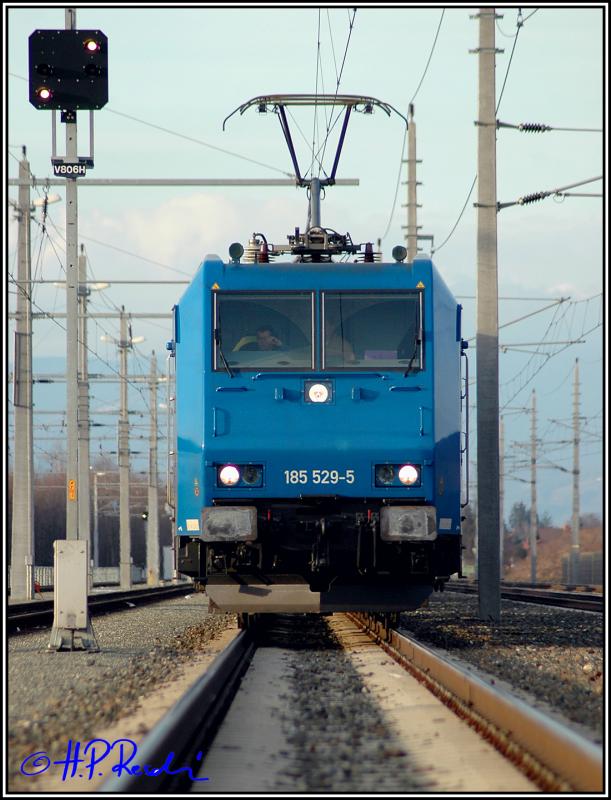 Das neueste Zugpferd des privaten sterreichischen EVU LTE - 185 529 am 21.2.2006 bei der Ankunft im Cargo Center Graz mit G 43937 von Neuss kommend. Seit 27. 2.06 fhrt sie im neuen LTE/European Bulls Design. 