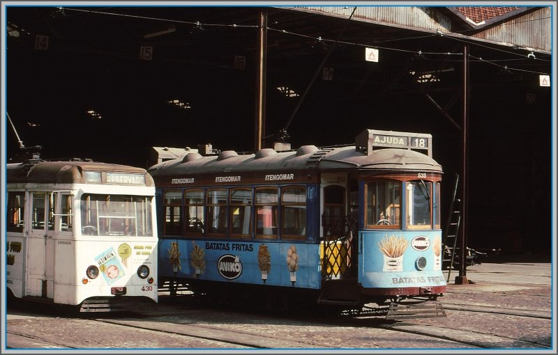 Das Pommes Tram 535 der Linie 18 im Depot Santo Amaro in Lissabon. (Archiv 06/92)