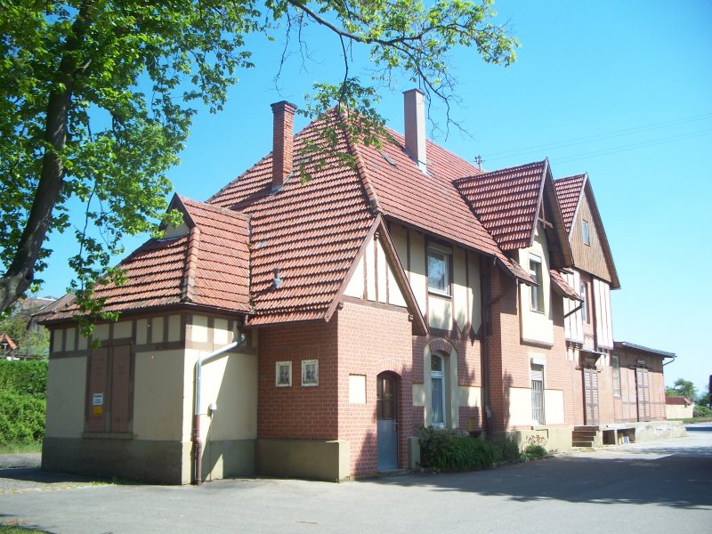 Das Schmucke ebenfalls in den Jahren 1903 bis 1904 erbaute Empfangsgeb�ude des Bahnhofes Vaihingen/Enz Stadt.