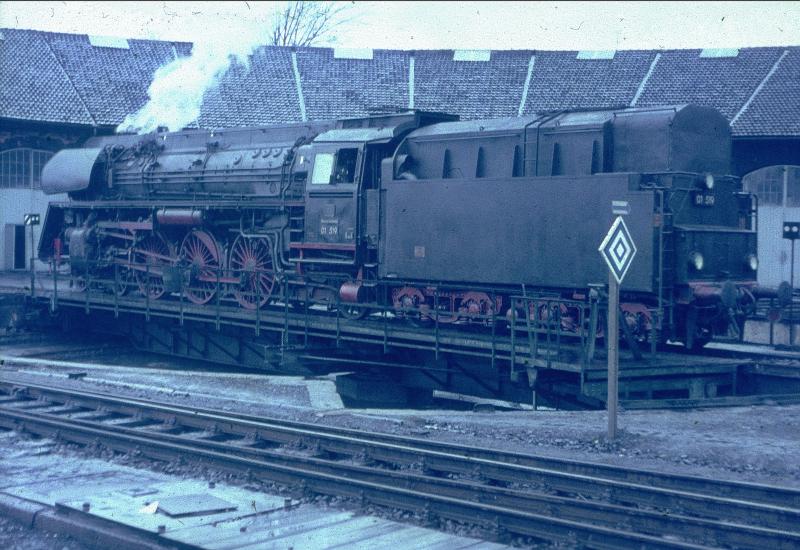 Das ist sie die erste rekonstruierte 01 der Reichsbahn hier 1966 im BW Bebra.