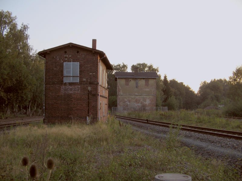Das Stellwerk 2 und das Wasserhaus in Zwnitz haben die Abrissmanahmen bis heute berlebt, Zwnitz 13.09.07