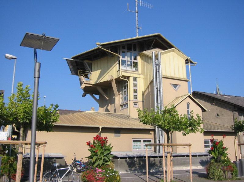 Das Stellwerk beim Bahnhof Konstanz, aufgenommen am 21.09.2003.