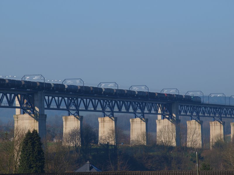 Das Viadukt von Moresnet auf der Montzenlinie. DerZug fhrt richtung Montzen.