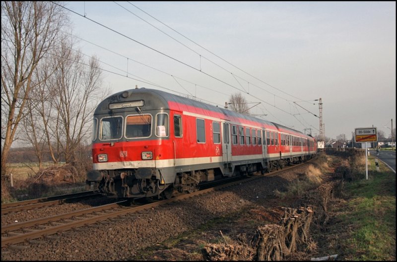 Das Wagenmaterial auf der RB59  HELLWEGBAHN  war am 01.12.2008 erstaunlich sauber. Hier zwischen Dortmund-Aplerbeck und Dortmund-S�lde. 