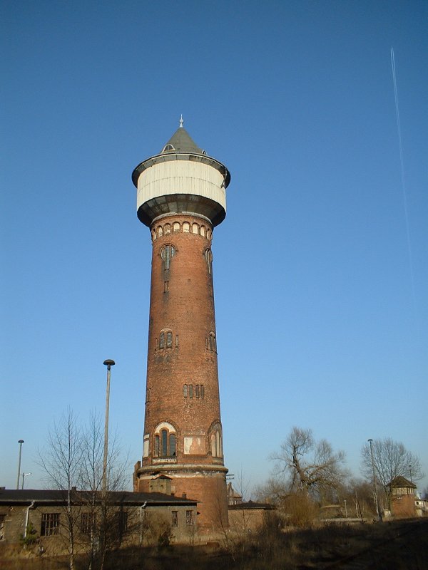 Das Wahrzeichen des Rangierbahnhofes Wustermark und der Eisenbahnersiedlung Elstal ist der 56 m hohe Wasserturm.