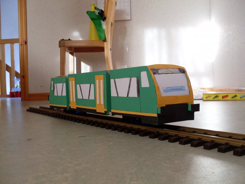 Das Waldbahn Regioshuttle ist in ganzer lnge zu sehen.