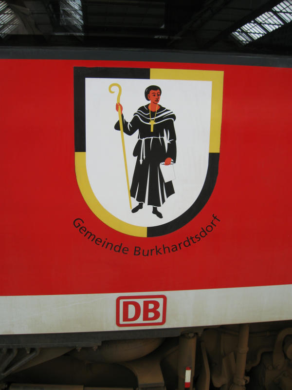 Das Wappen meines Heimatortes schmckt den DESIRO 642 201 der Erzgebirgsbahn, 05.07.09