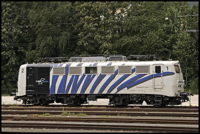 Das  Zebra  139 310 (9180 6139 310-7 D-LM) steht abgestellt in Kufstein. (30.07.2009)
