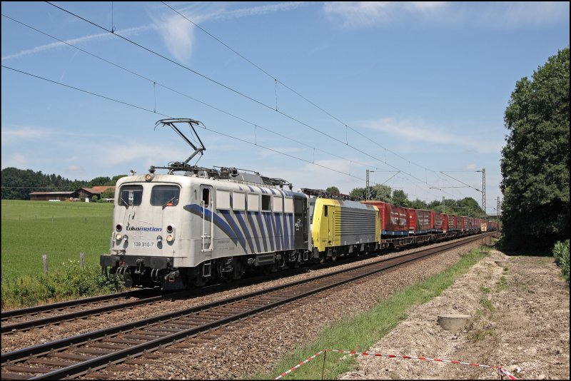 Das  Zebra  139 310 bringt eine  WINNER-Express  und die E189 912RT (9480 0189 912-9) von Mnchen zum Brennerpass. (10.07.2008)
