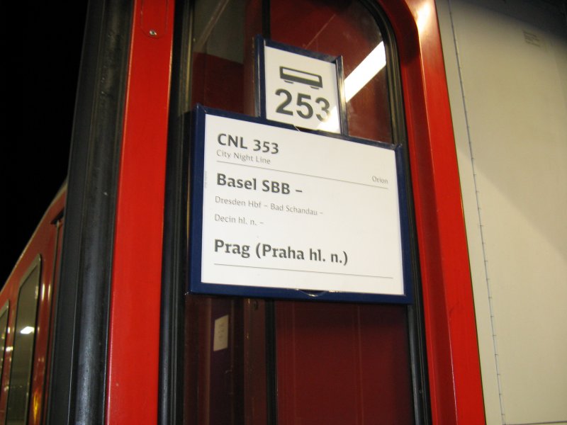 Das Zuglaufschild vom CNL353 von Basel SBB nach Prag.Am 02.02.08 um 21:01 in Mannheim Hbf.