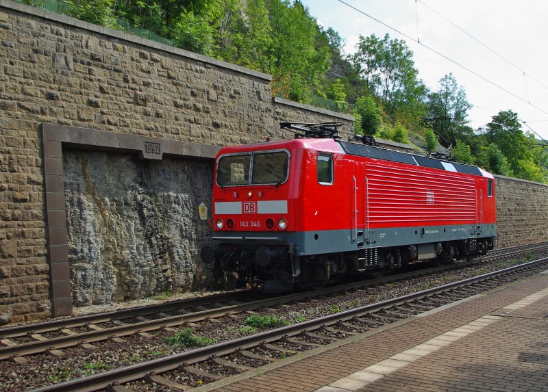 Dazu das heutige Referenzbild. Es zeigt 143 346 Lz an genau der gleichen Stelle. Die oben erw�hnte gerahmte Magma-Ader ist hier auch besser zu erkennen. Heute ist die Strecke �brigens auch l�ngst elekrtifiziert.