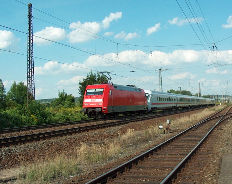 DB 101 007-3 mit dem IC 2354 von Berlin Gesundbrunnen nach Dortmund Hbf, in Naumburg (Saale); 07.08.2009