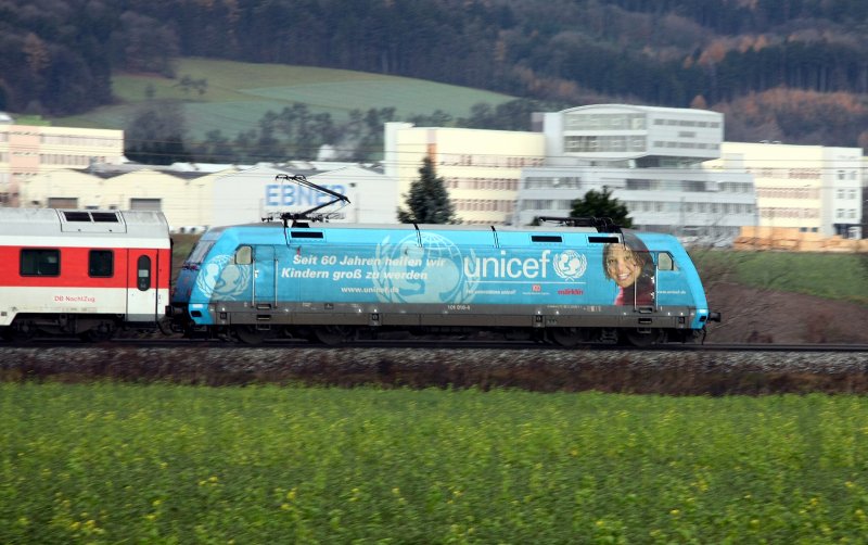 DB 101 016 (Unicef) mit versptetem EN?? unterwegs bei Leonding. Aufgenommen am 2. 12. 2007 um ca. 9h