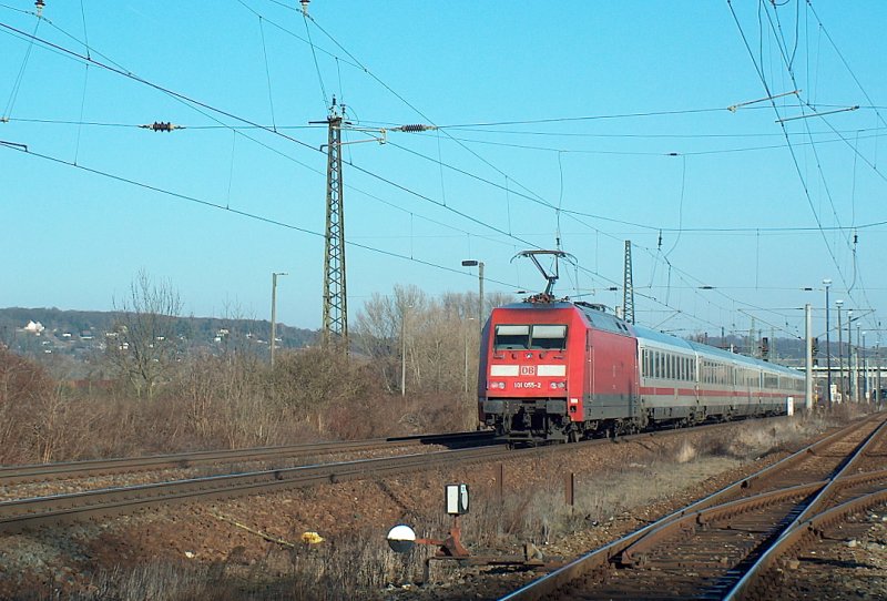 DB 101 055-2 am IC 2357 von Kln Hbf nach Berlin Gesundbrunnen, in Naumburg (Saale); 22.01.2009